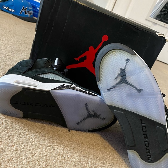 Jordan Retro 5 Oreos men’s size 8 - Picture 6 of 7